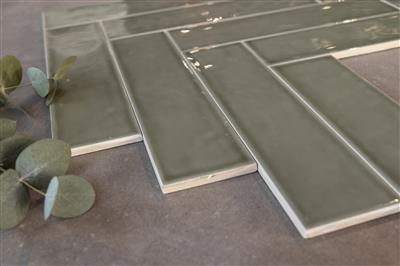 Steenbok Rustic Stripe Olive Green Glossy 7,5x30 - tegel - kopen bij Mr Tegel